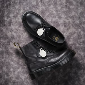 ドクターマーチンが日本限定「1460」「1461」を発売、「1461」の誕生65周年を記念