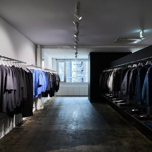 グラフペーパーの新店舗が大阪・北堀江にオープン　店舗限定Tシャツやジャケットも