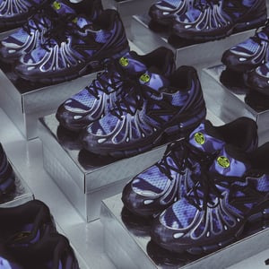 ニューバランス × ジョー・フレッシュグッズ　90年代のMVから着想を得た「ABZORB 1890」を発売