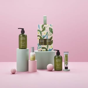 「ジョンマスターオーガニック」がグリーンティの香りのボディケア2種を発売