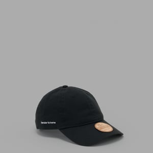 エンダースキーマとニューエラが初コラボ　バイザーステッカーをレザーで製作した「9TWENTY™」発売