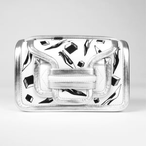 「ピエール アルディ」が旗艦店オープン10周年記念した限定バッグを発売、アーカイヴ展も実施