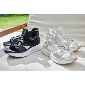 コンバースのハンズフリーシリーズ「スリットスライド」からサンダルモデルが初登場