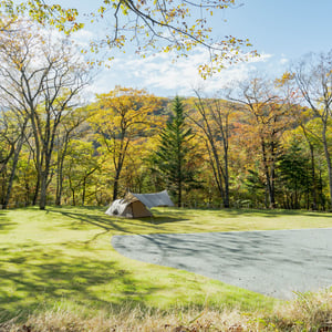 スノーピークが群馬・赤城山にキャンプフィールドを開業　限定グッズの販売も