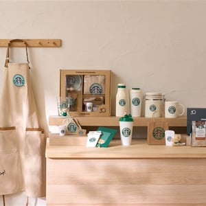 スタバが日本上陸30周年を記念したアイテムを発売　日本誕生当時のロゴをデザインしたステンレスボトルなど