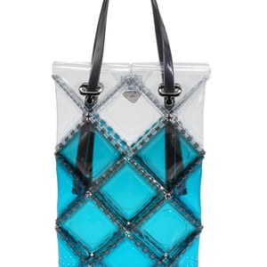 アンスリードがゴジュウニバイヒカルマツムラとコラボ　ポップアップでPVCバッグとチャームを先行販売