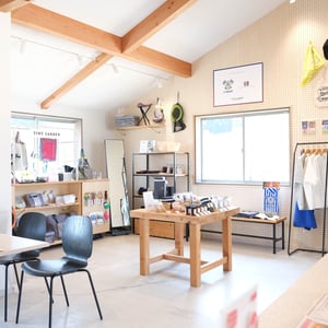 アーバンリサーチ、アシックス里山スタジアムに愛媛県内で唯一の常設販売スペースをオープン　ピクニックグッズなど用意