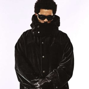 ヨウジヤマモト プールオムがザ・ウィークエンドのツアー衣装をデザイン