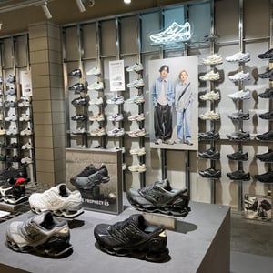 競技ブランドから拡張進むミズノ26年3月期　ファッションスニーカーは6年で9.5倍に成長