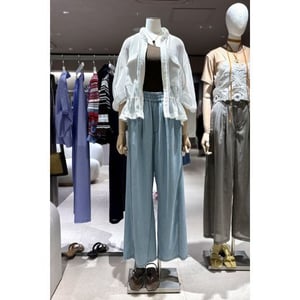 ターミナル立地のレディス専門店　気温の影響受けた大型連休で長袖羽織りが人気