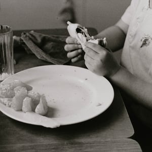 東京都写真美術館が「食」をテーマにした展覧会を開催　川内倫子ら全14人が参加