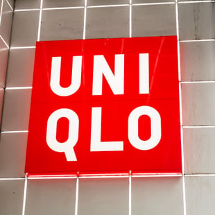 ユニクロの店舗ロゴ