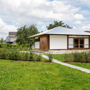 ドイツのヴィトラキャンパスで一般公開されている篠原一男の建築作品「から傘の家」
