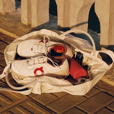 白いランニングシューズ