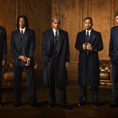 アミリのカスタムスーツを着たFCバルセロナの選手