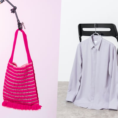 ピンクのニットバッグとオーバーコートのウールシャツ