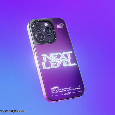紫のスマートフォンケース