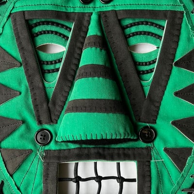 アーティストの村山伸が制作した「マスクシリーズ」のアートワーク