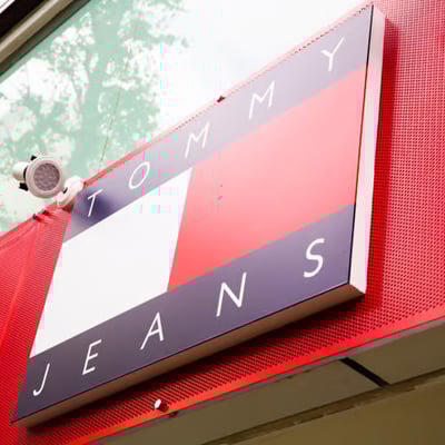 TOMMY JEANS logo