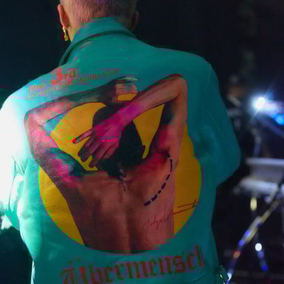 Yohji Yamamoto POUR HOMMEが製作したG-DRAGONのツアー衣装　着用画像