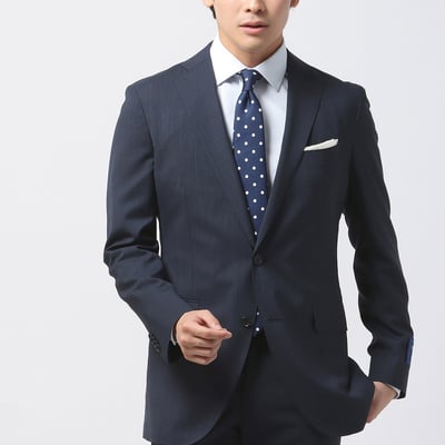 スーツ姿の男性