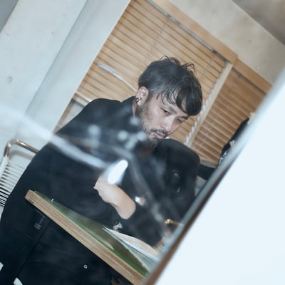 インタビューを受ける池田友彦