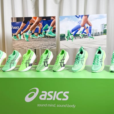 緑のランニングシューズ