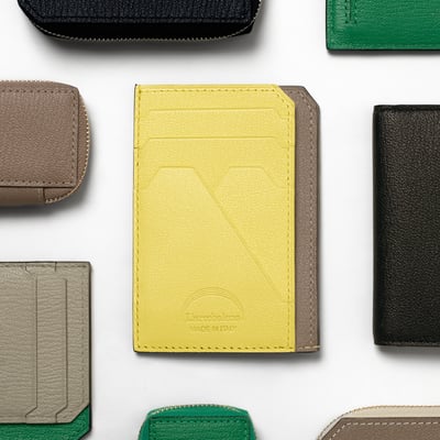 並べられたラルコバレーノの財布