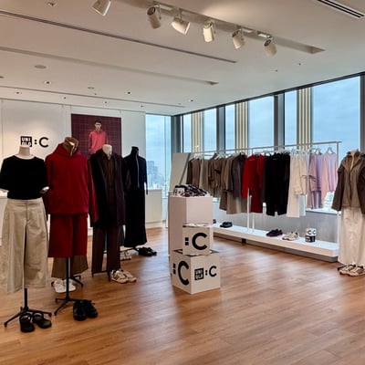 「ユニクロ:シー」2026年春夏展示会画像
