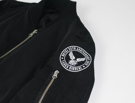 布袋寅泰×タケオキクチ、ギタリズム柄をあしらったMA-1など発売