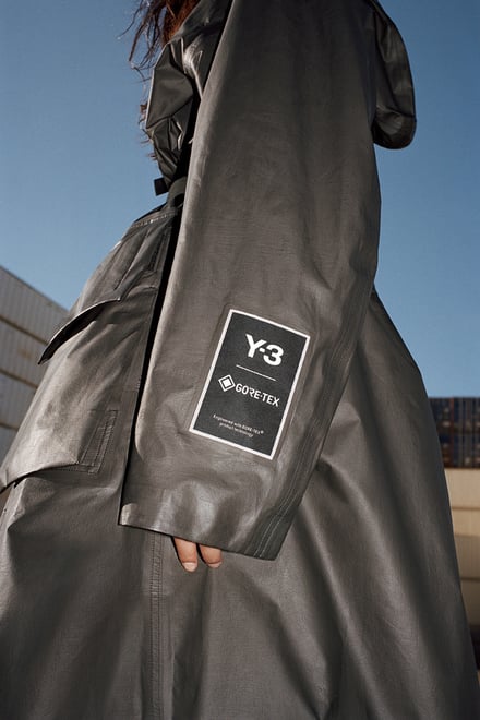 Y-3」ゴアテックス搭載のフーディージャケットとロングコートを製作