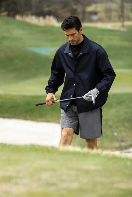 ゴルフウェアを着た男性ゴルフウェアを着た男性