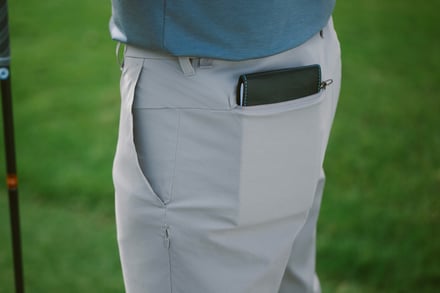 ゴルフ用パンツの後ろポケット