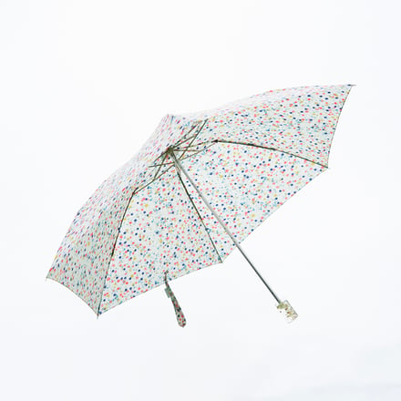 白の折り畳み傘