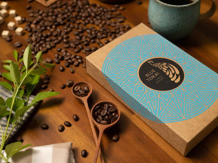 ブルートーカイコーヒーが販売するコーヒー豆のパッケージ
