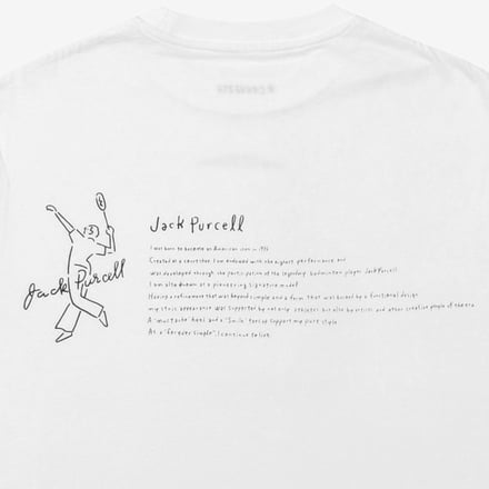 ジャックパーセルのロゴをプリントした白いTシャツ