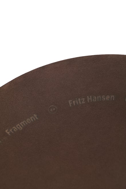 「フリッツ・ハンセン」と「フラグメント」のコラボレーションによるドットスツール