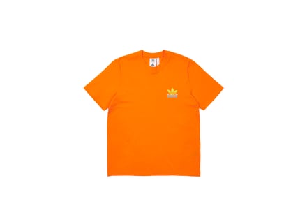 パレススケートボードとアディダスがコラボレーションしたオレンジのTシャツ