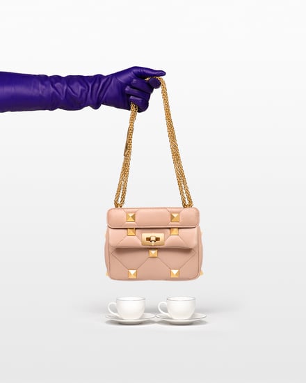 ヴァレンティノがオンライン限定で販売する新作バッグ「スモール ローマン スタッズ」」