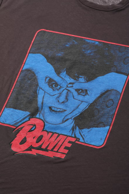 David BowieをプリントしたTシャツ