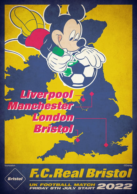 ミッキーマウスとフットボールのポスター
