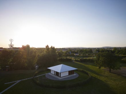 ドイツのヴィトラキャンパスで一般公開されている篠原一男の建築作品「から傘の家」