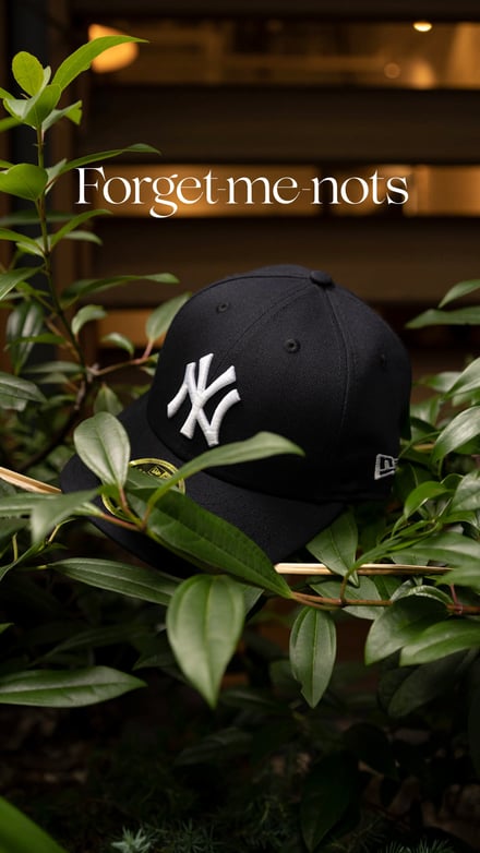 フォーゲットミーノッツが代官山本店で展開するニューエラの帽子とブランドロゴ