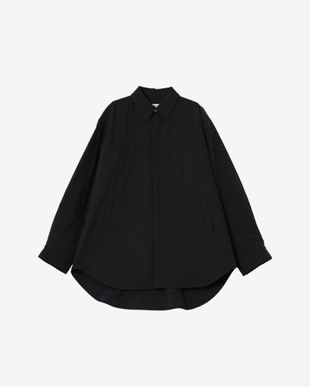 リト ストラクチャーが渋谷パルコに出店する期間限定ショップで展開する黒いシャツ