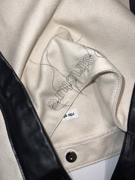 リト ストラクチャーが渋谷パルコに出店する期間限定ショップで展開するトートバッグに刺繍したブランドロゴ