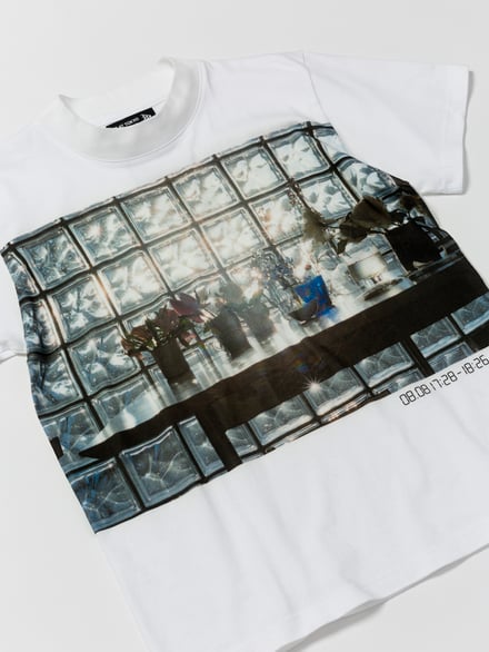 BE AT TOKYOから発売のディリジェンスパーラーと写真家 石田真澄のコラボTシャツ