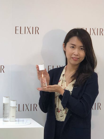 「エリクシール」が最新コラーゲン研究搭載の化粧水・乳液を発売