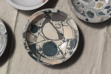 カラフルな波佐見焼の陶磁器