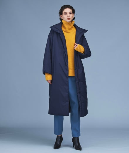 クロスプラスEC限定ブランド「ノーク」の2022年秋冬コレクションを着用したモデル