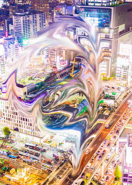東京の街を背景にしたカラフルな写真作品